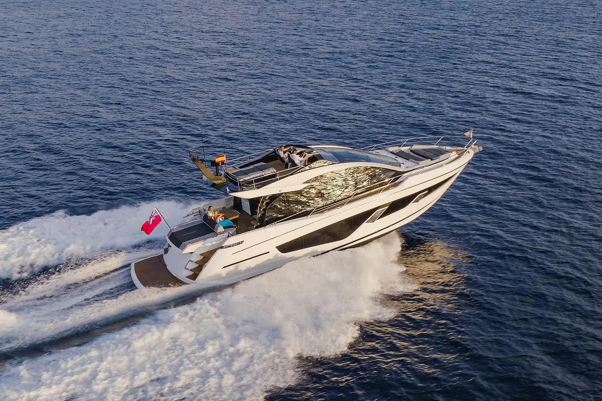 Sunseeker 65 Sport, Hauptdeck — Sardinia Yacht Hire, Sardinien. Schnelle Linien für Tagestouren an der Costa Smeralda