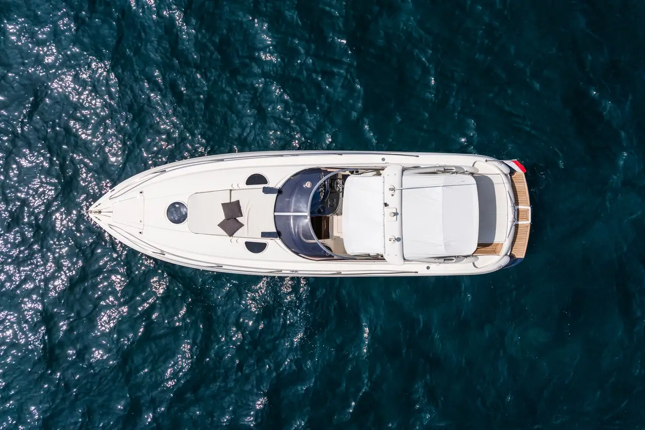 Superhawk 34, ponte principale — Sardinia Yacht Hire, Sardegna. Uscite veloci in Maddalena per piccoli gruppi