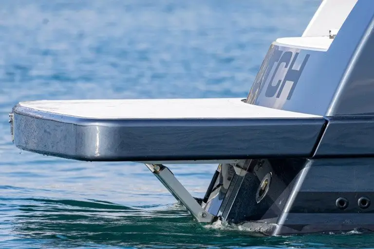Vandutch 48, exterior — Sardinia Yacht Hire, Cerdeña. Líneas deportivas y velocidad para explorar la Maddalena