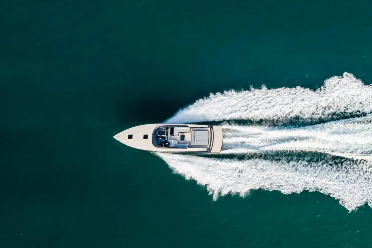 Vandutch 55, cubierta principal — Sardinia Yacht Hire, Cerdeña. Líneas deportivas para un día en la Costa Smeralda
