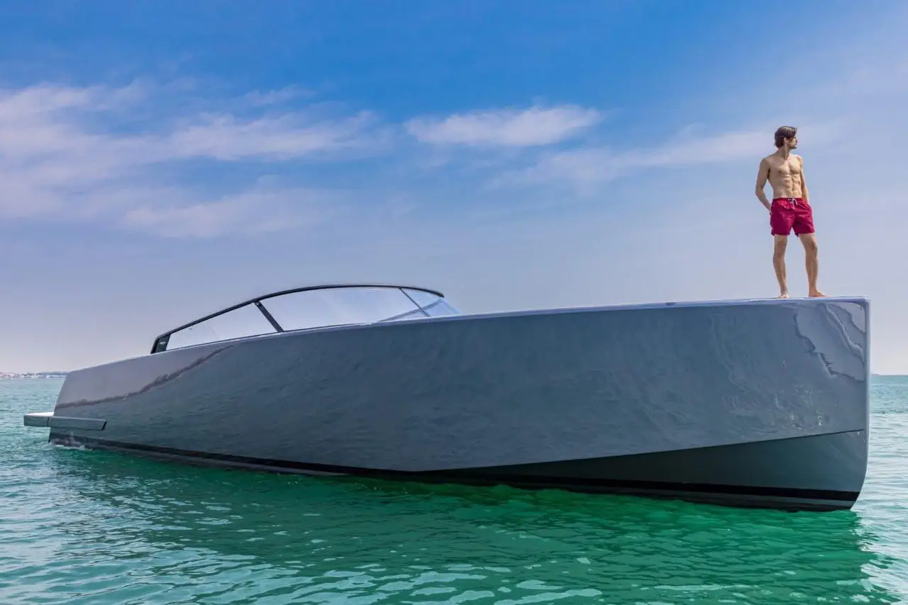 Vandutch 55, salón — Sardinia Yacht Hire, Cerdeña. Líneas deportivas para un día en la Costa Smeralda