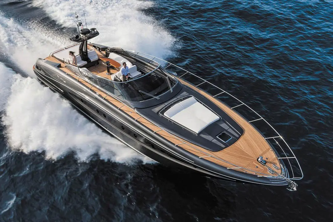 Virtus 63, exterior — Sardinia Yacht Hire, Cerdeña. Casco deportivo Riva para escapadas cortas a la Maddalena