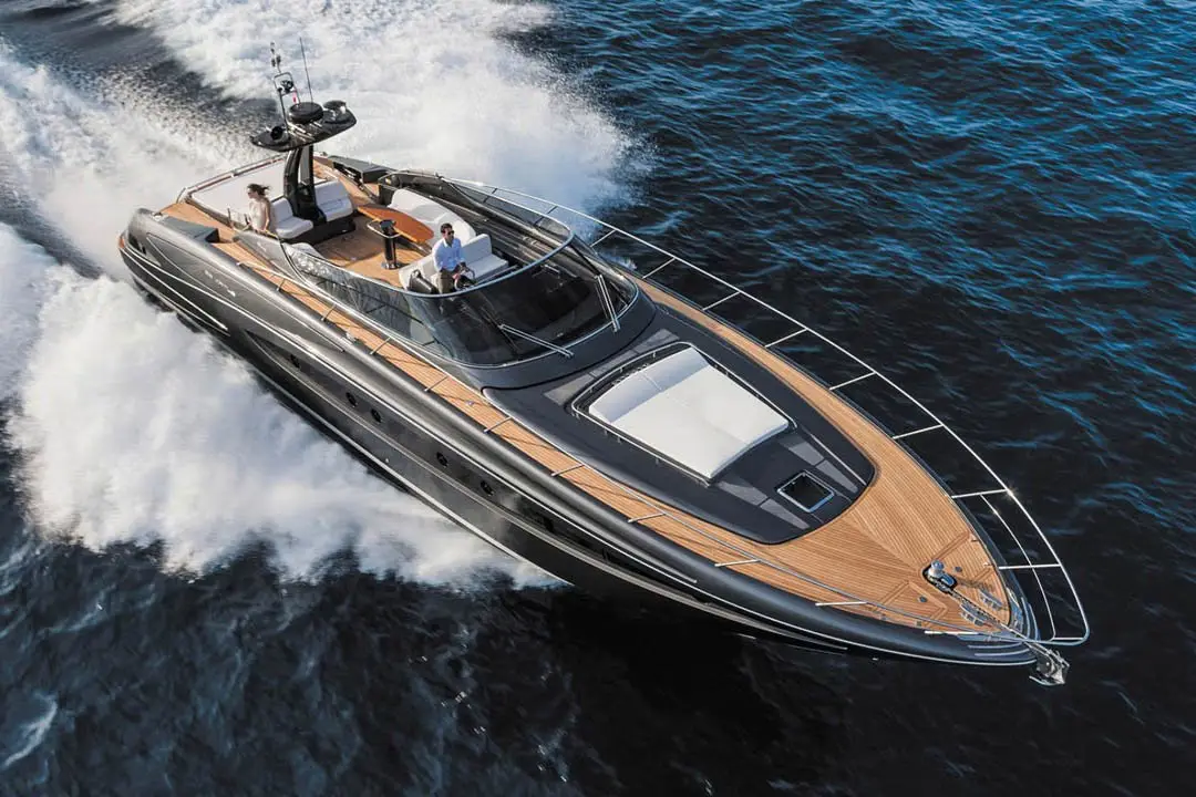 Virtus 63, exterior — Sardinia Yacht Hire, Cerdeña. Casco deportivo Riva para escapadas cortas a la Maddalena