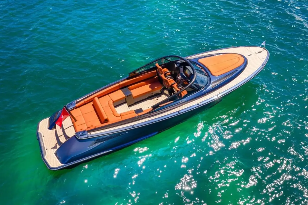 Wajer 38, exterior — Sardinia Yacht Hire, Cerdeña. Una lancha ágil para explorar calas en un día