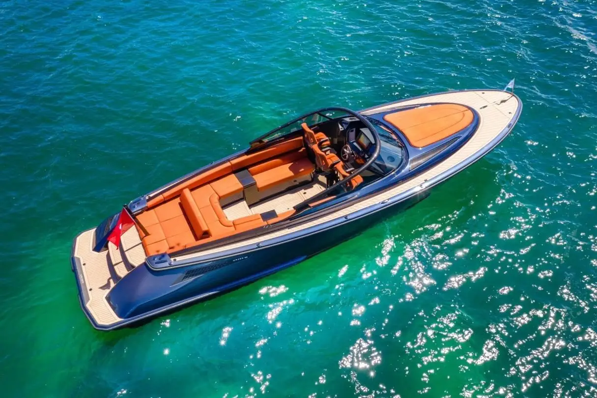 Wajer 38, exterior — Sardinia Yacht Hire, Cerdeña. Una lancha ágil para explorar calas en un día