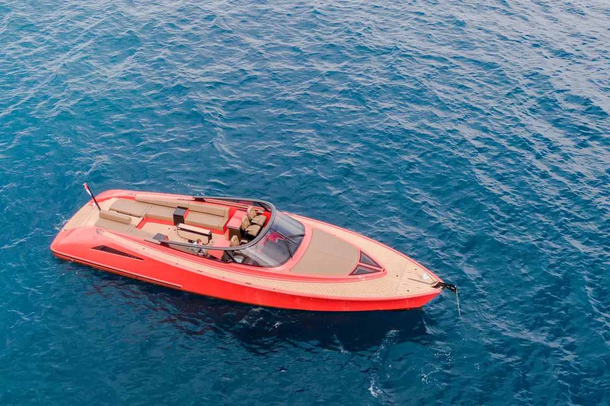 Wajer 55, salón — Sardinia Yacht Hire, Cerdeña. Velocidad y espacio abierto para un día entre calas