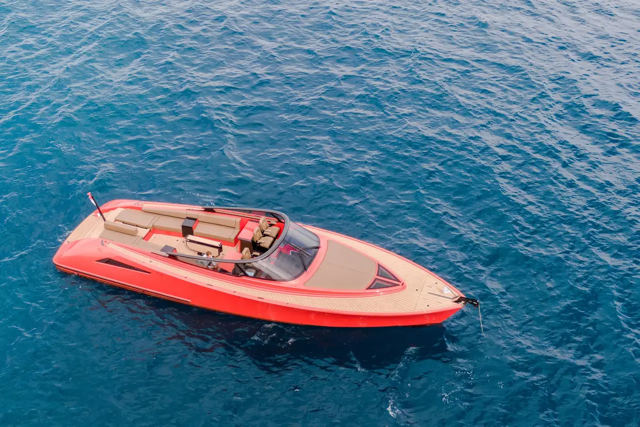 Wajer 55, salón — Sardinia Yacht Hire, Cerdeña. Velocidad y espacio abierto para un día entre calas