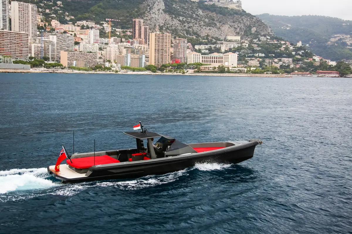 Wally 45 — Sardinia Yacht Hire, Sardinien. Schnittiges Tagesboot für den Ausflug ins Maddalena-Archipel