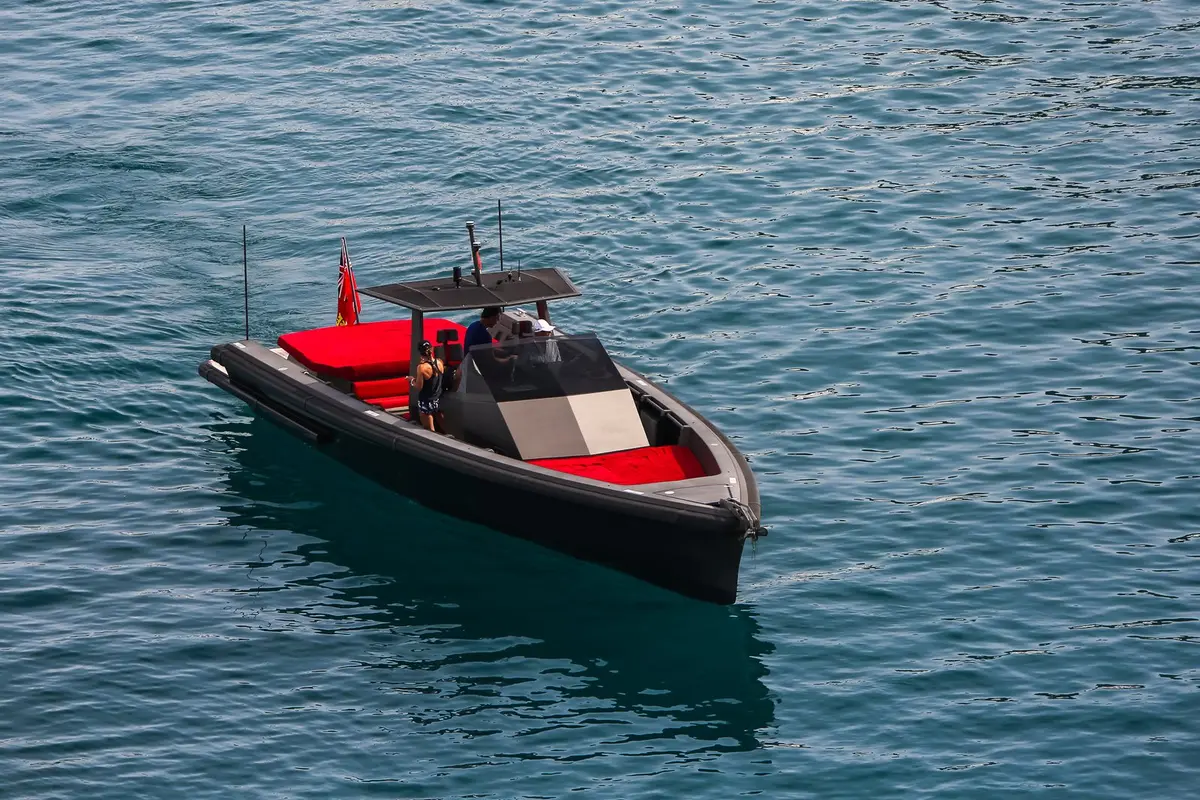 Wally 45, Achterdeck — Sardinia Yacht Hire, Sardinien. Schnittiges Tagesboot für den Ausflug ins Maddalena-Archipel