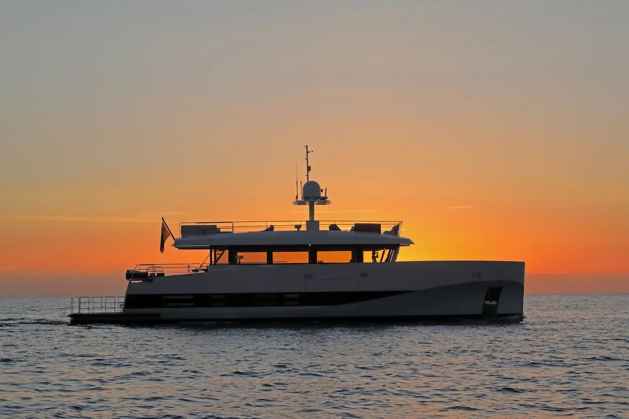 WallyAce 26, flybridge — Sardinia Yacht Hire, Cerdeña. Cinco camarotes y ritmo para la Costa Smeralda